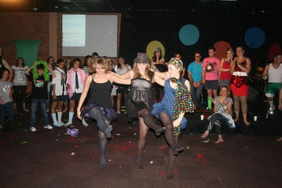 Mez'o-Vrydae-aande Jeug Aksies!